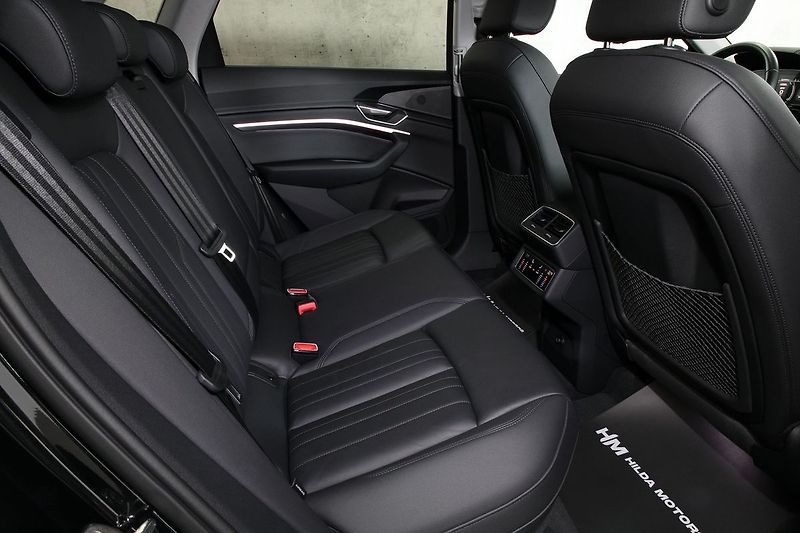 Audi e-tron 55 300kW Matrix NightV ZÁRUKA - fotka 12 z 38