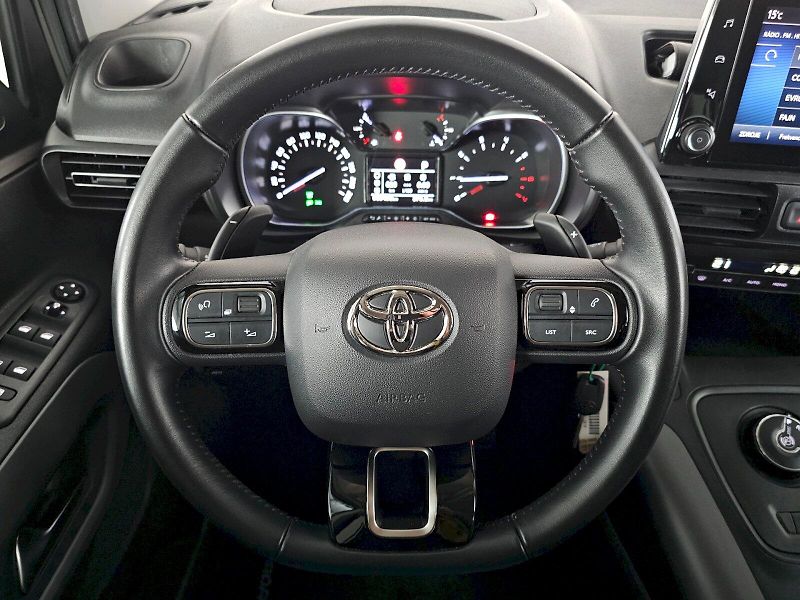 Toyota ProAce City Verso (2020) long 1.2i 130k 7AT Family - fotka 8 z 28