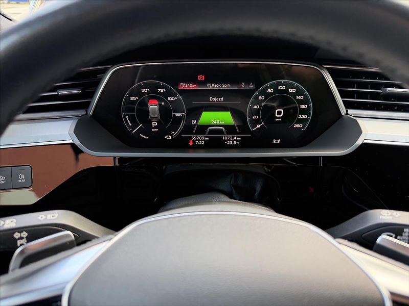 Audi e-tron 50 quattro, 59tis. km - fotka 13 z 19