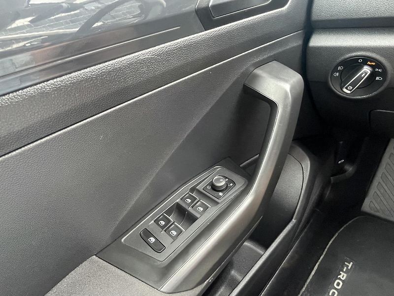 Volkswagen T-Roc (2019) 2.0 TDI 110 kW DSG SPORT - fotka 28 z 34