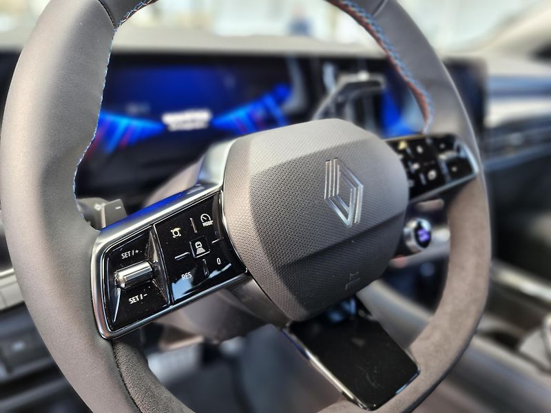 Renault Rafale (2026) hyper hybrid E-Tech 4x4 300 - fotka 6 z 12