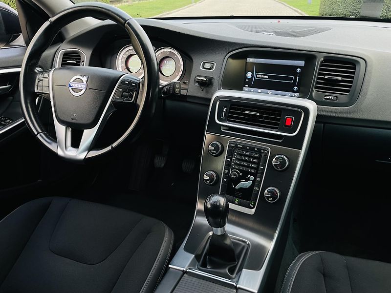 Volvo V60 2.4D5 MANUÁL VÝHŘEV SERVISKA - fotka 25 z 44