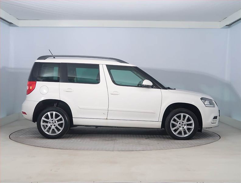 Škoda Yeti (2014) 2.0 TDI, 4X4, Park. senzory - fotka 6 z 16