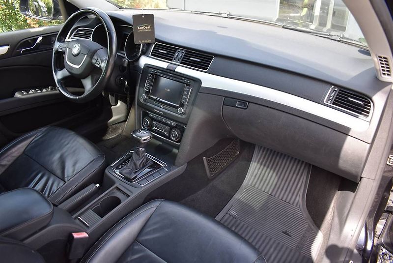 Škoda Superb 2,0 TDI SERVIS STK NOVÉ DSG! - fotka 12 z 17