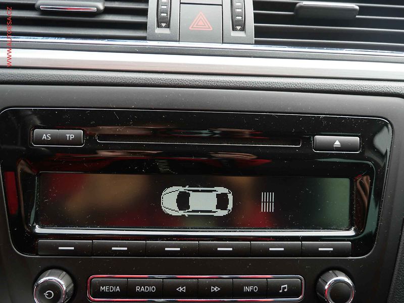 Škoda Rapid (2014) 1.2 TSi, Elegance, xenon - fotka 16 z 17
