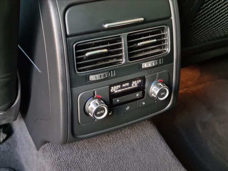 Volkswagen Touareg 4.2TDi*EXCLUSIVE*TAŽNÉ*KAM - fotka 22 z 45