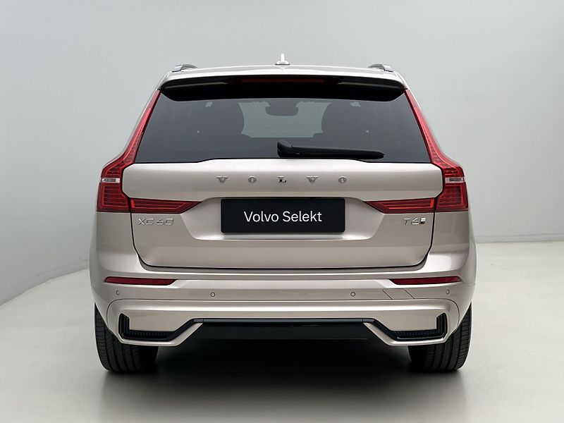 Volvo XC60 T6 AWD DARK PLUS RECHARGE AUT - fotka 12 z 49