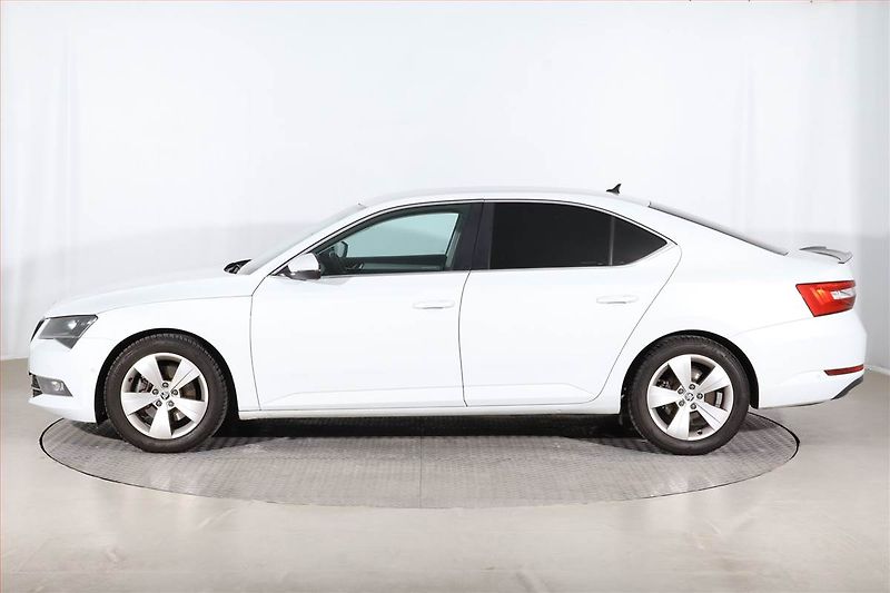 Škoda Superb (2015) 2.0 TDI, Automat, Bi-Xenony - fotka 3 z 20
