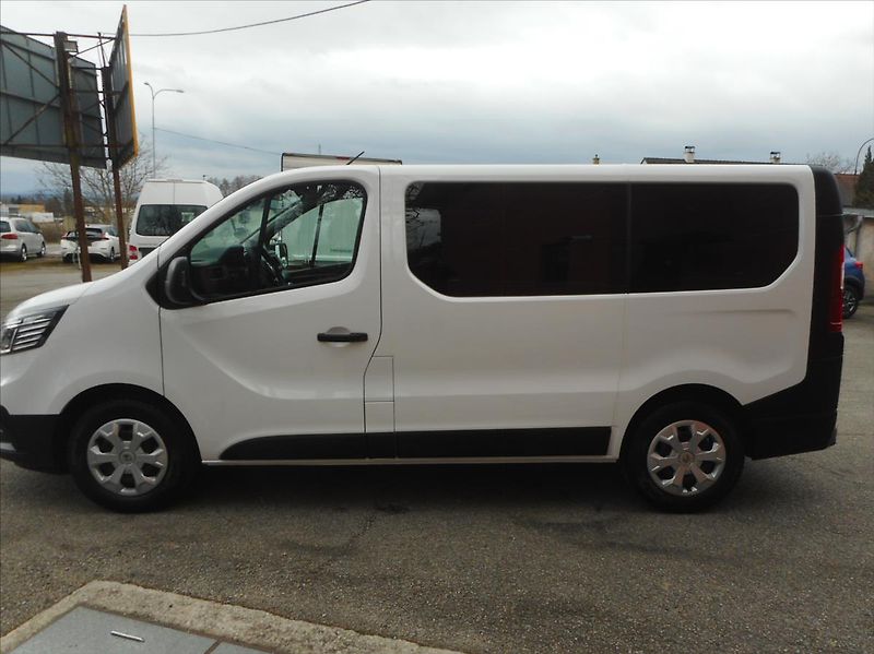 Renault Trafic 2,0 DCi 9 MÍST - fotka 8 z 23
