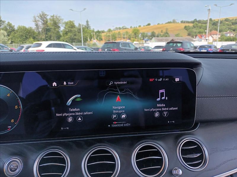 Mercedes-Benz Třídy E 2,0 220d,AMG,4MATIC,PANO,9G - fotka 29 z 33