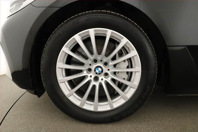BMW Řada 6 (2022) 640i xDrive GT - fotka 12 z 18