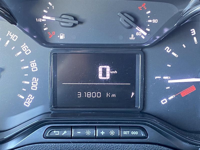 Toyota ProAce City 1,5 D 96 kW - fotka 10 z 26