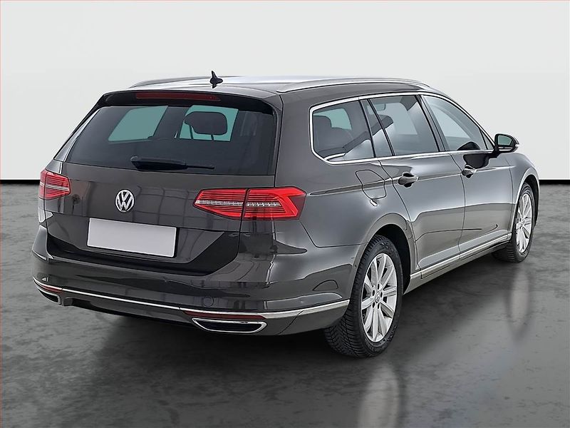 Volkswagen Passat (2017) Highline 2.0 TDI, Serv.kniha - fotka 5 z 19
