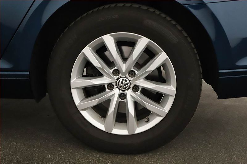 Volkswagen Passat (2019) 2.0 TDI, Automat, Navi - fotka 17 z 17