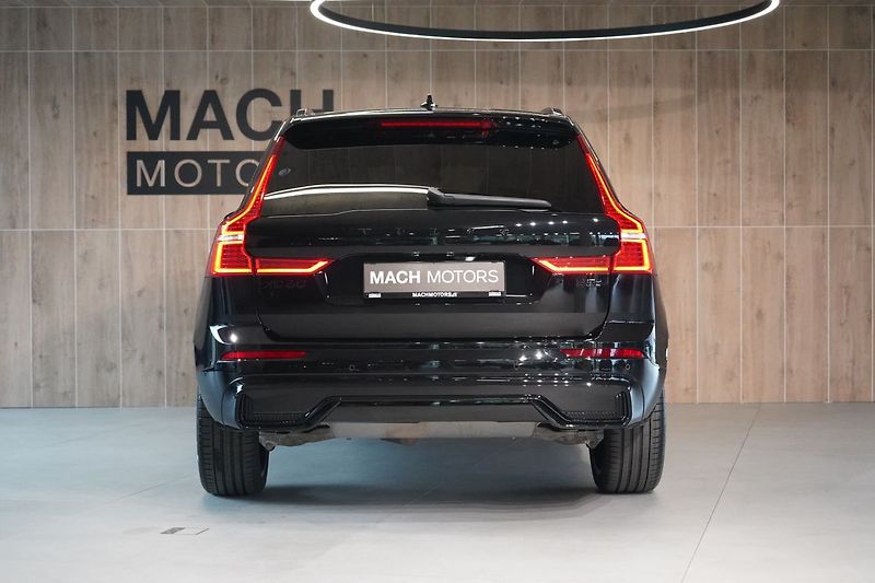 Volvo XC60 B5 Plus Black Edition, 360° - fotka 10 z 44