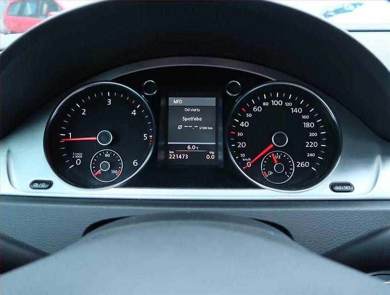 Volkswagen Passat (2013) Highline 2.0 TDI, Automat - fotka 11 z 17