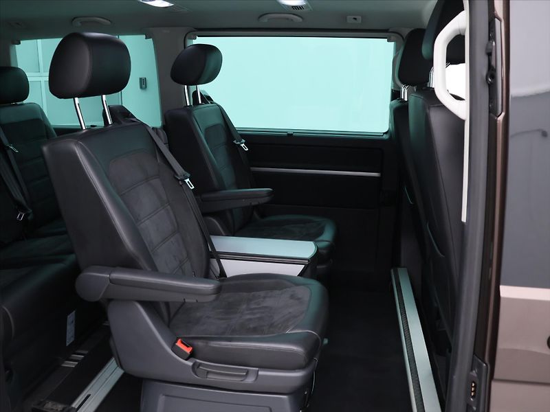 Volkswagen Multivan 2,0 TSI 150kW 4M DSG CZ DPH - fotka 14 z 36