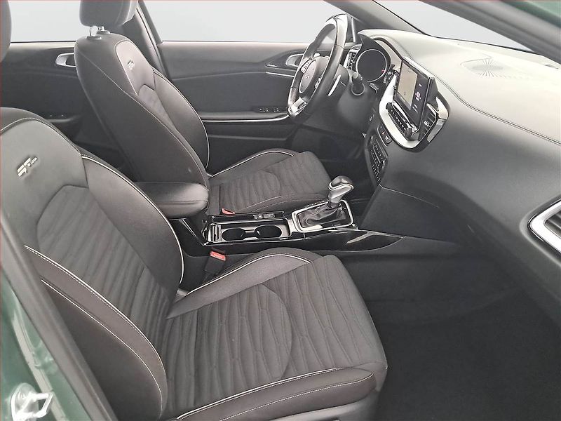 Kia Ceed (2023) GT Line 1.5 T-GDI - fotka 9 z 21