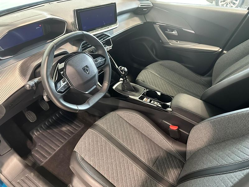 Peugeot 2008 1,2 PureTech Allure - fotka 7 z 18