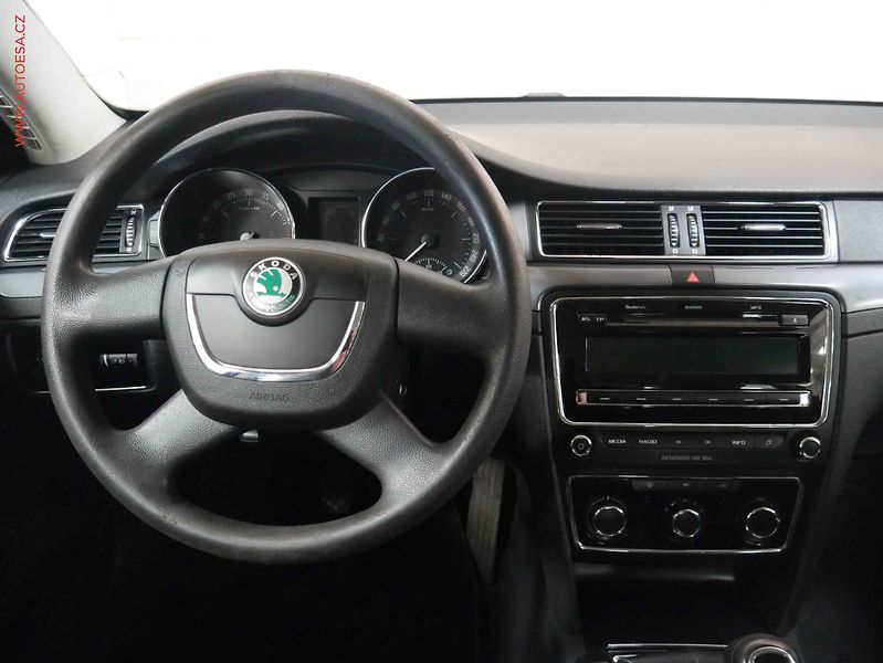 Škoda Superb (2011) 2.0 TDi, AC, STK4/28 - fotka 11 z 15