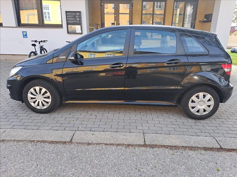 Mercedes-Benz Třídy B B180 i   1,7 - fotka 5 z 35