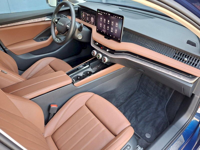 Škoda Superb (2025) Combi iV L&K DSG 1,5TSi 150kW - fotka 11 z 35