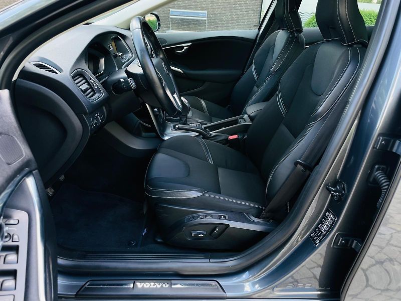 Volvo V40 2.0D3 5VÁLEC MANUÁL SERVISKA - fotka 30 z 48