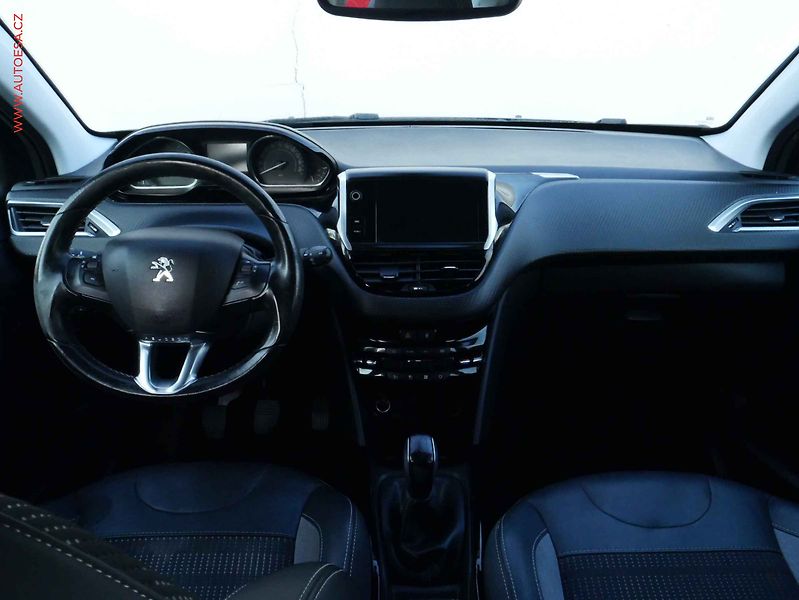 Peugeot 2008 (2019) 1.2 PT, Allure, park. čidla - fotka 8 z 14
