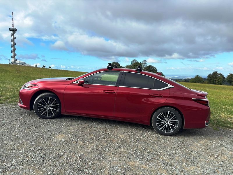 Lexus ES 300h (2023) 1. majitel | Lexus service - fotka 4 z 20