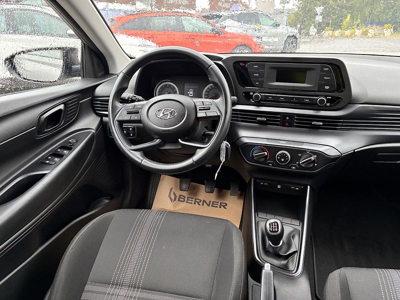Hyundai i20 1.2i 62kW COMFORT REZERVACE - fotka 16 z 28