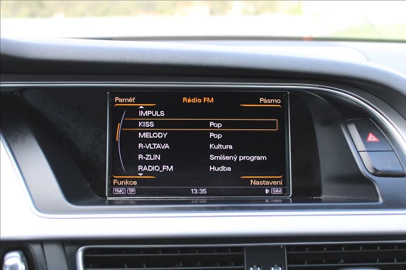 Audi A4 2,0 TDi  AUTOMAT, S-LINE - fotka 21 z 33
