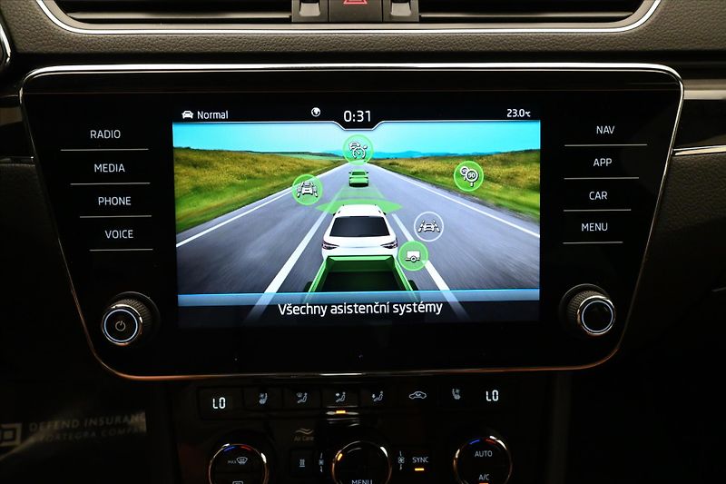 Škoda Superb 2,0 TSI 206kW L&K DSG 4x4 Záru - fotka 19 z 32