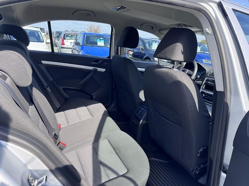 Škoda Octavia II 1.6 TDI,2009,1.Majitel,ČR - fotka 16 z 18