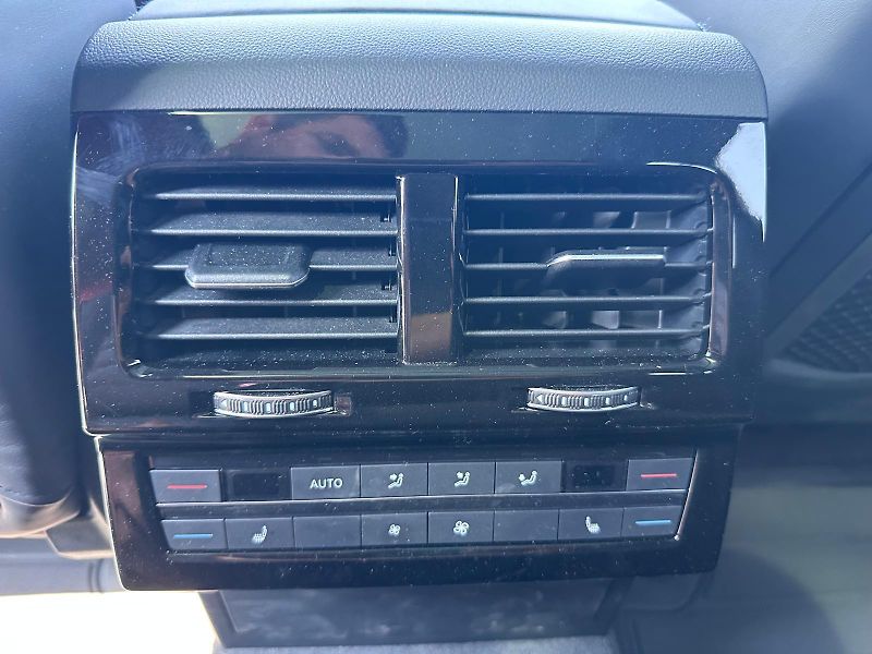 Volkswagen Touareg R 3.0 TSI 250kW - fotka 17 z 21