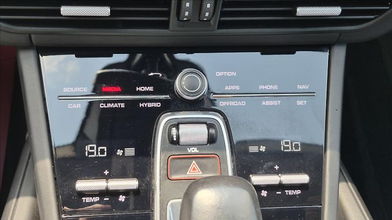 Porsche Cayenne 3,0 E-Hybrid 250Kw DPH coupe - fotka 14 z 29