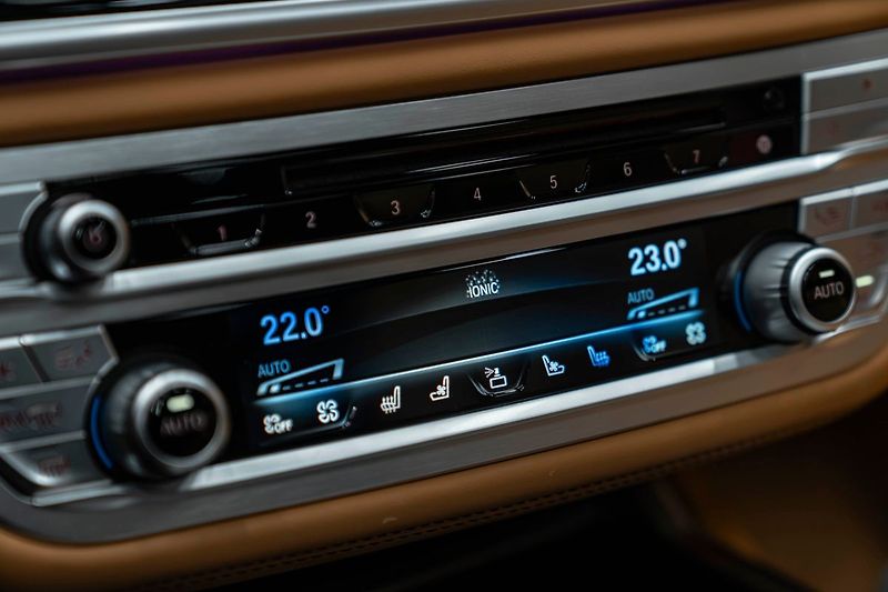 BMW Ostatní Li xDrive - fotka 16 z 32