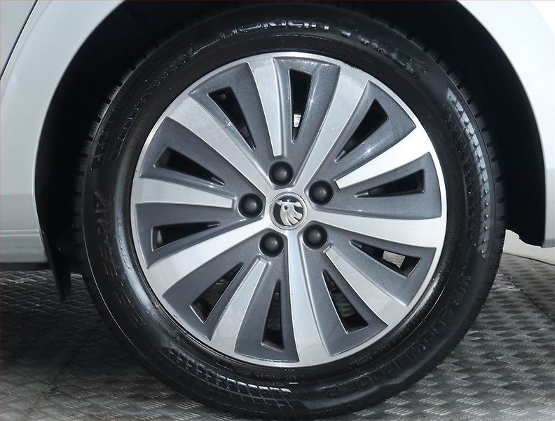 Škoda Superb (2023) 2.0 TDI - fotka 15 z 20