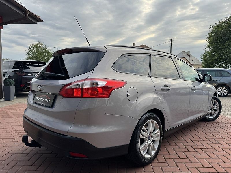 Ford Focus (2011) 1.6Ti-VCT Klima Parkování - fotka 2 z 48