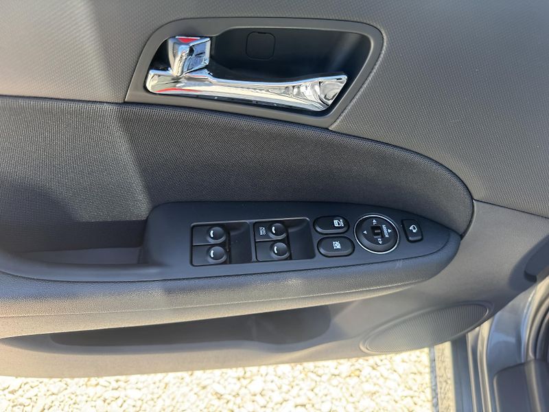 Hyundai i30 (2011) 1.4 CW,2 SADY KOL - fotka 13 z 31