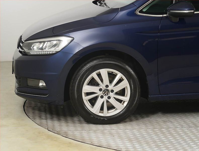 Volkswagen Touran (2023) 2.0 TDI - fotka 15 z 25
