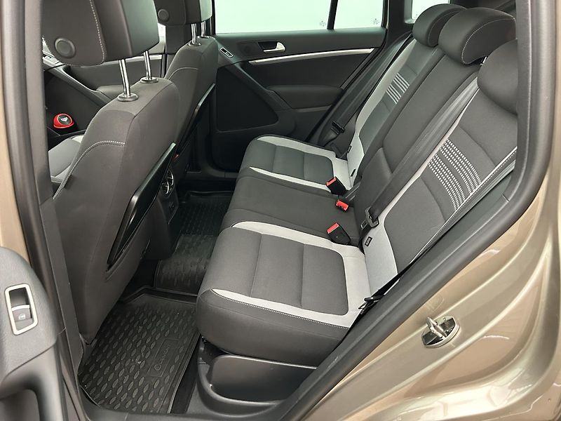 Volkswagen Tiguan 2.0 TDI 4x4 LIFE - fotka 23 z 29