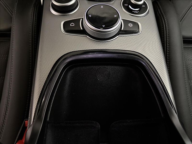 Alfa Romeo Stelvio VELOCE 154kW Q4 PANO H&K R21 - fotka 30 z 42
