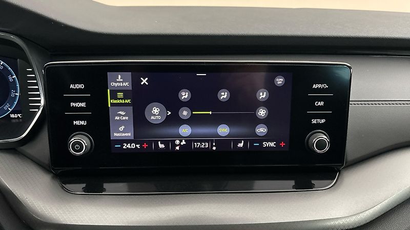 Škoda Octavia 2.0 TDI Ambition Combi - fotka 26 z 26