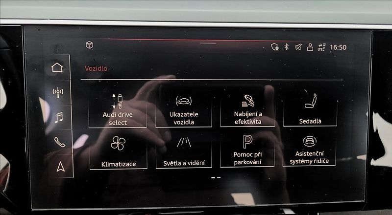 Audi e-tron 0,0 55,95KWH,4x4,SOH 91,6%,taž - fotka 33 z 50