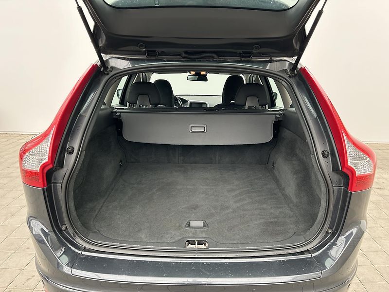 Volvo XC60 2.0  D4 Momentum - fotka 25 z 25