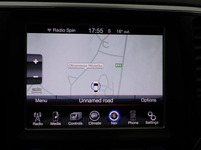 Jeep Grand Cherokee 3,0 CRD V6 184kW OverLand 4WD - fotka 22 z 34