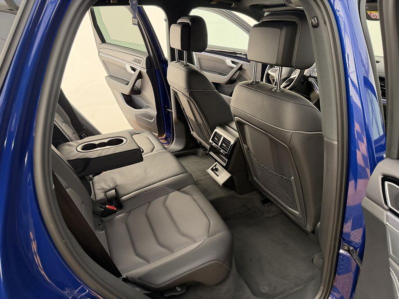 Volkswagen Touareg 3.0Tdi*210kw*DPH*Final Edition - fotka 16 z 47