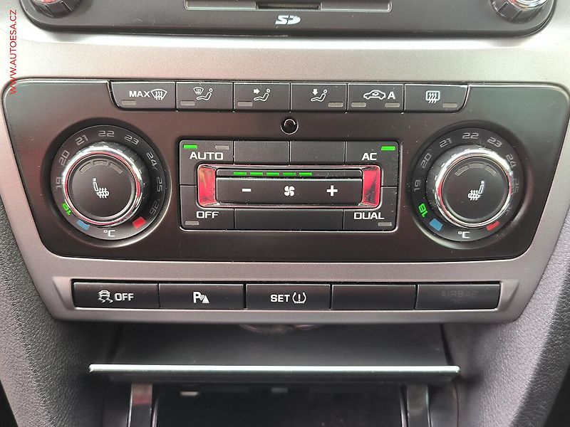 Škoda Octavia (2010) 2.0 TDi, Xenon, navi - fotka 13 z 20