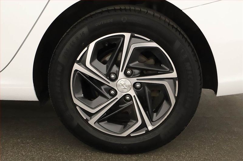 Hyundai i30 (2022) Family Smart 1.5 T-GDI MHEV - fotka 12 z 14