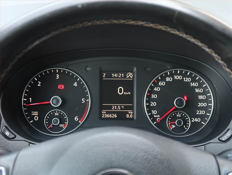 Volkswagen Sharan (2012) 2.0 TDI, Xenony, Tempomat - fotka 11 z 28